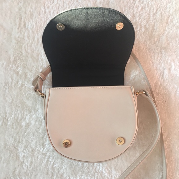 Forever 21 cream crossbody bag purse - Picture 3 of 4